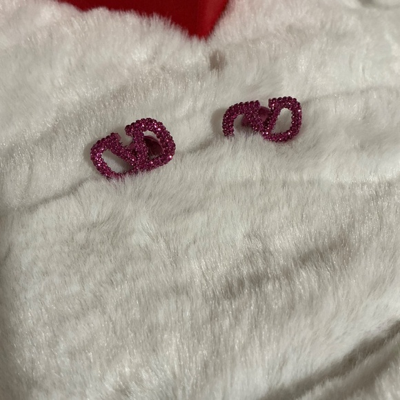 Valentino Garavani Preloved Fushia Crystals VLogo Earrings - Picture 5 of 13